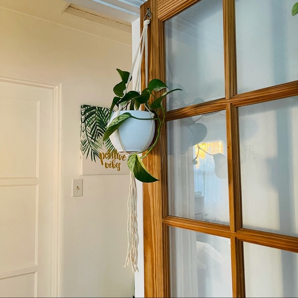 Macrame plant hanger - Picture 2 of 2